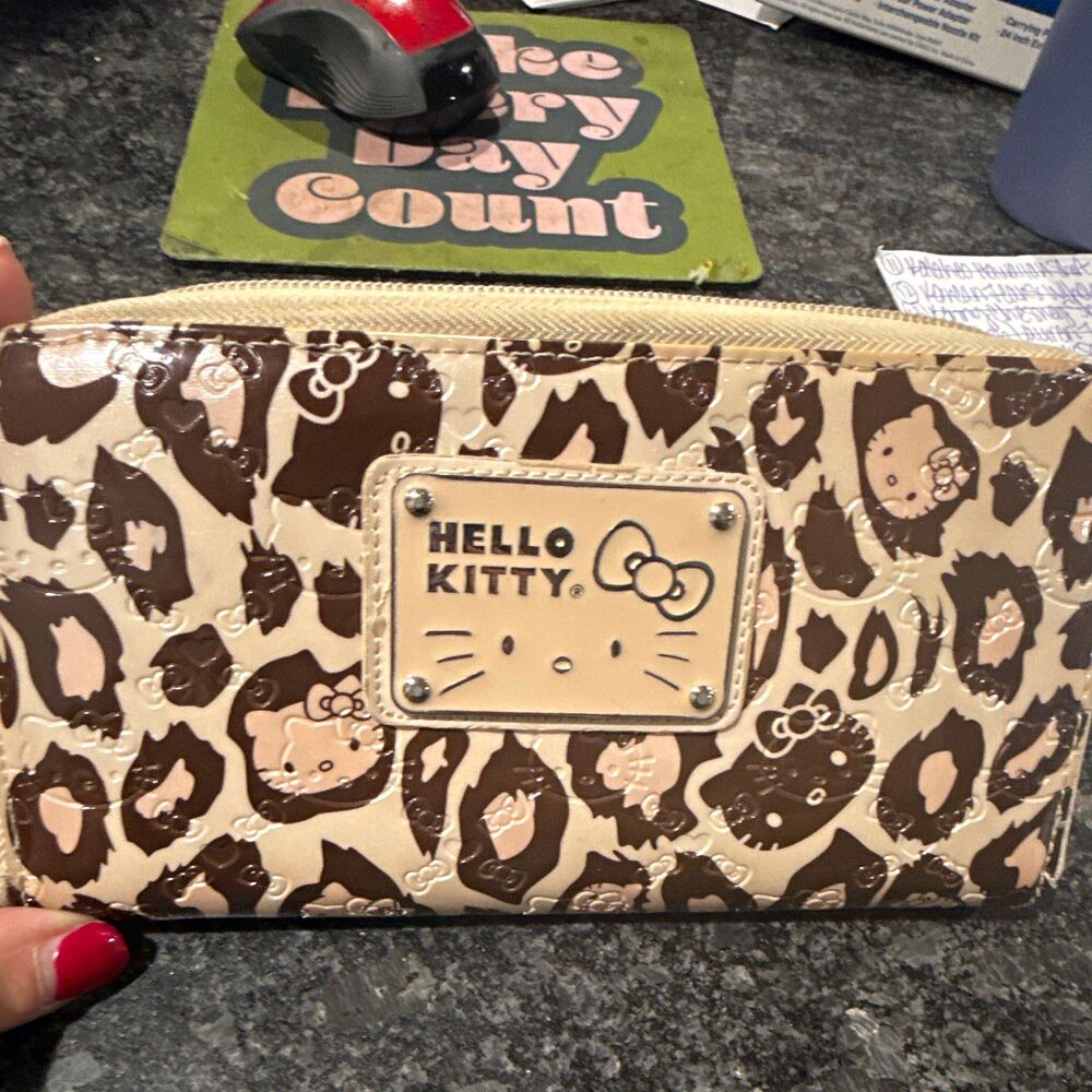 Y2K Hello Kitty Faux Leather Zip-Around Wallet Beige/Brown Animal Print Zipper